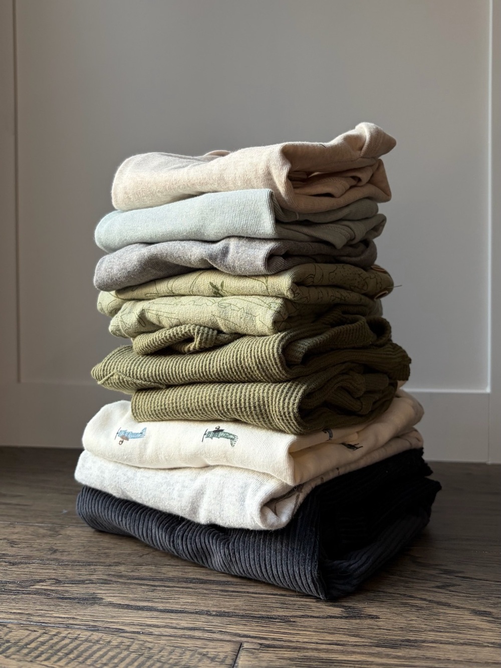 10 Piece Baby Boy Clothing Lot 6-9m Neutrals and Greens